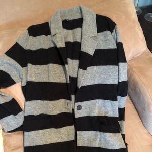 Black and gray sweater